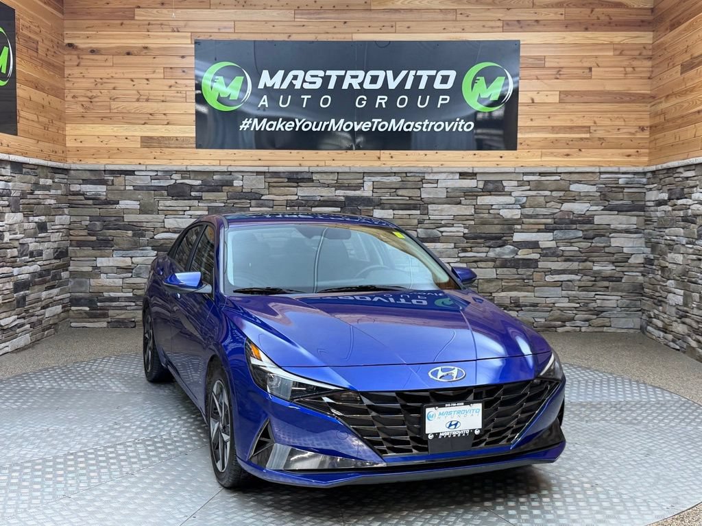 Used 2023 Hyundai Elantra Limited w/ Cargo Package FWD image 4