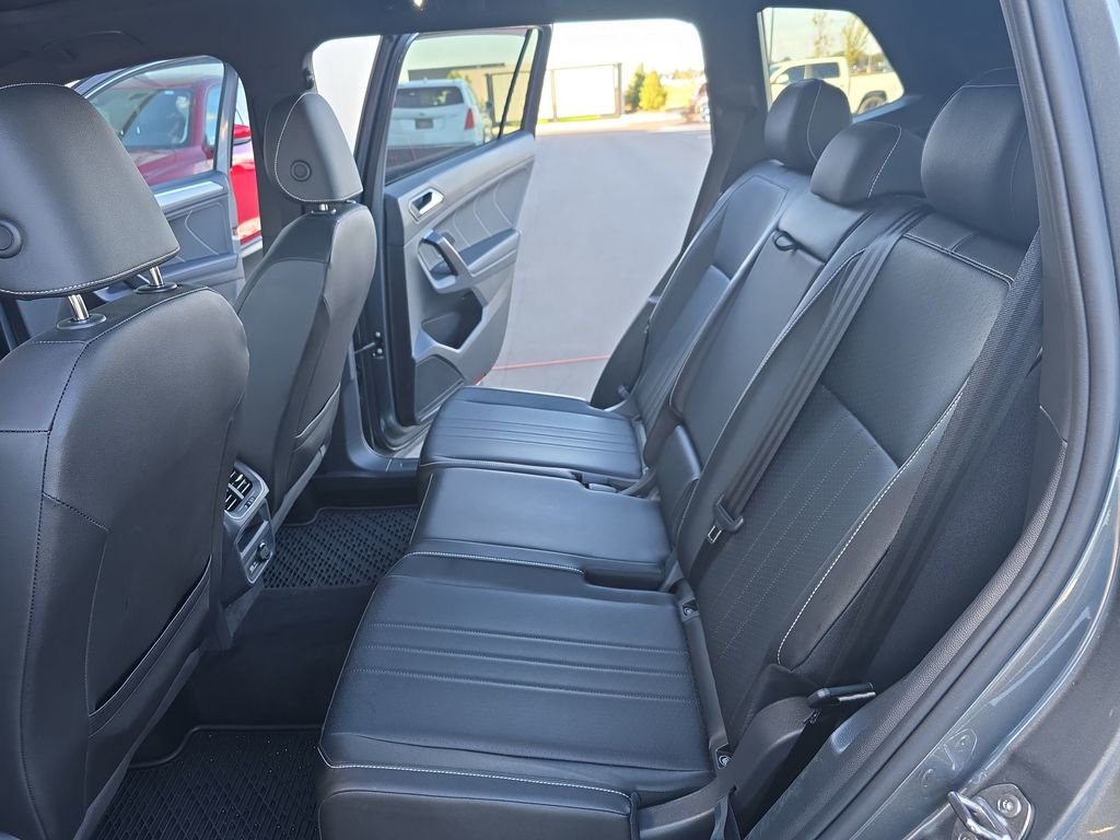 Certified 2023 Volkswagen Tiguan SE R-Line AWD/4WD image 17