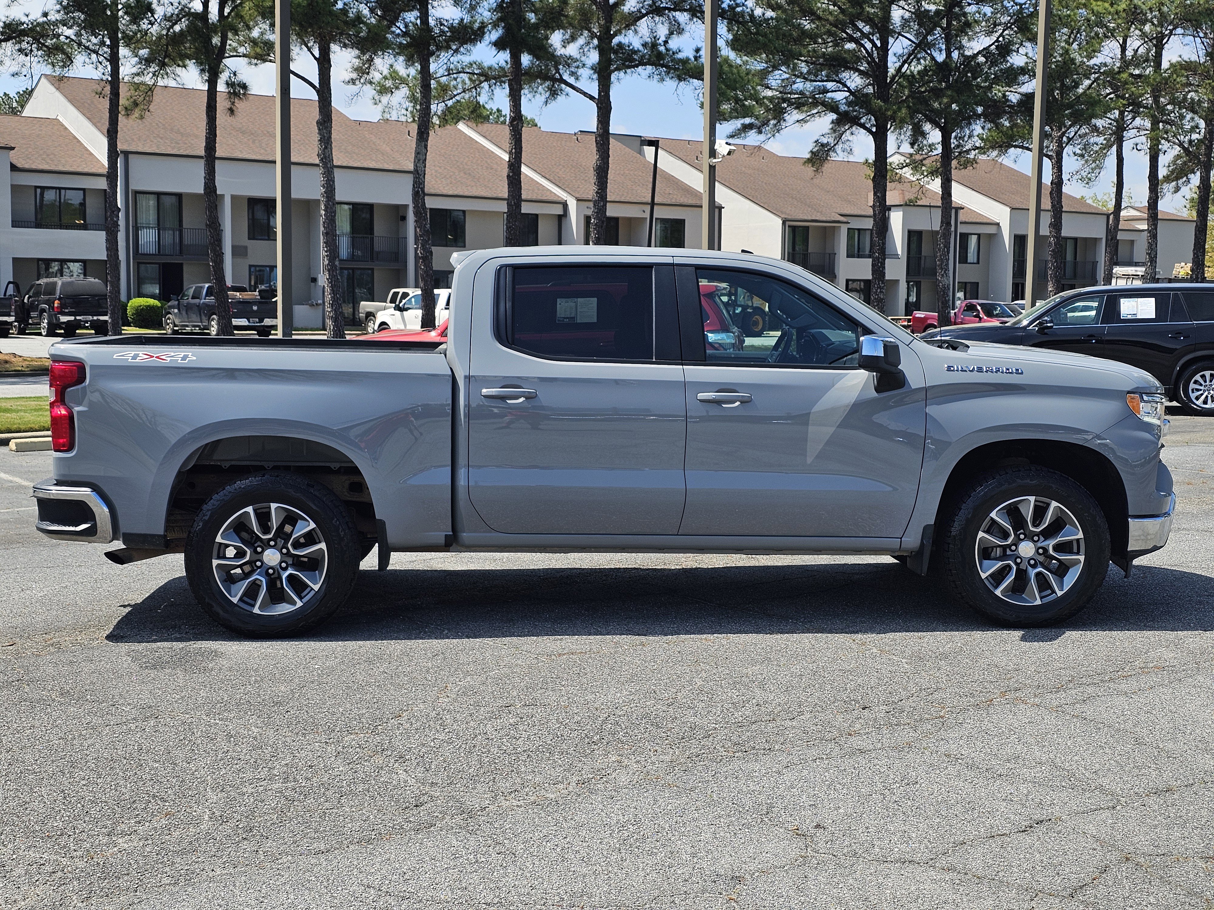 Used 2024 Chevrolet Silverado 1500 LT AWD/4WD image 8