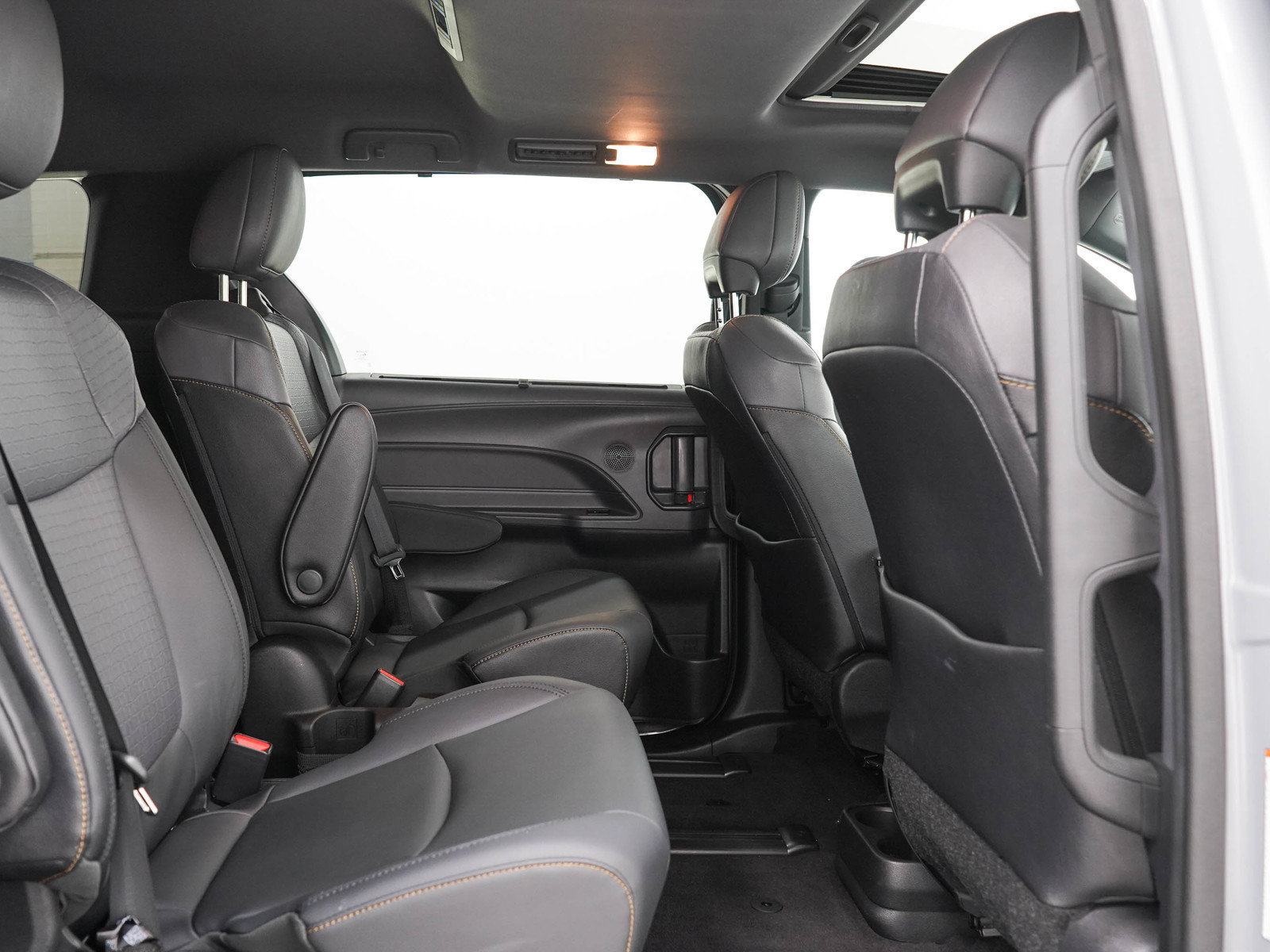 Used 2022 Toyota Sienna XLE Woodland Edition AWD/4WD image 16