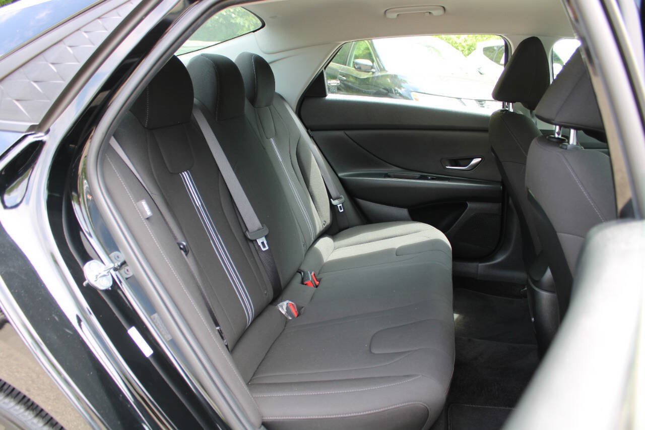 Used 2024 Hyundai Elantra SEL FWD image 29