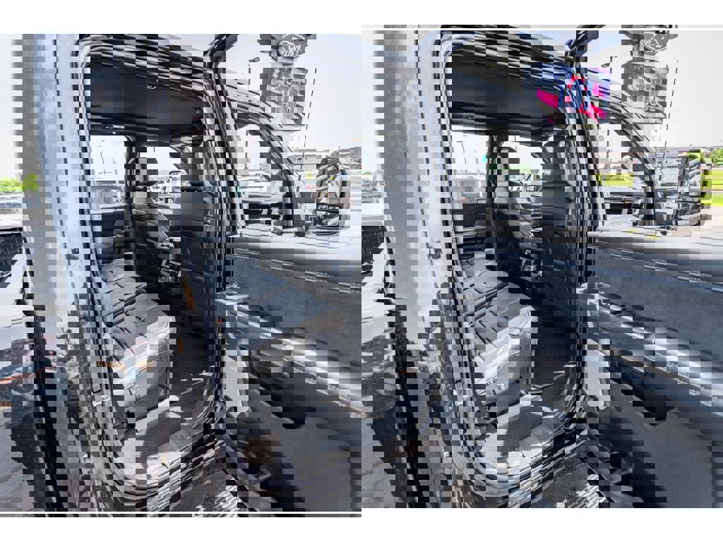 New 2025 Ford F250 Platinum image 27