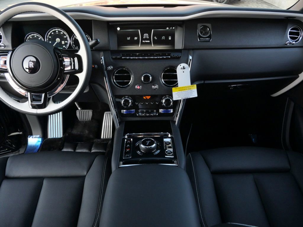 Certified 2023 Rolls-Royce Cullinan AWD/4WD image 4