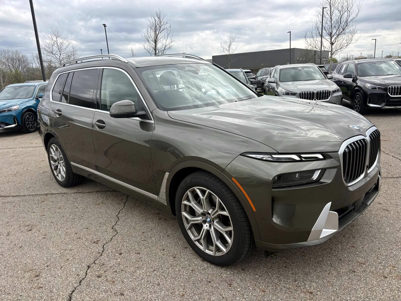 Used 2026 BMW X7 xDrive40i w/ Premium Package AWD/4WD image 3