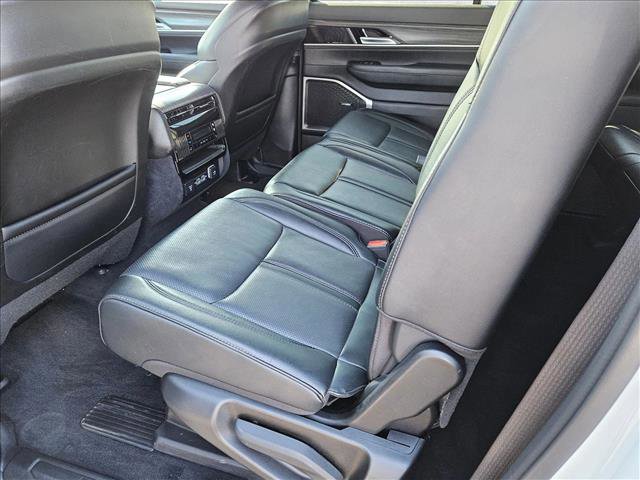 Used 2024 Jeep Wagoneer Series II w/ Flexible Seating Group image 18