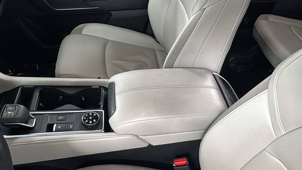 Used 2025 Nissan Pathfinder SL image 36