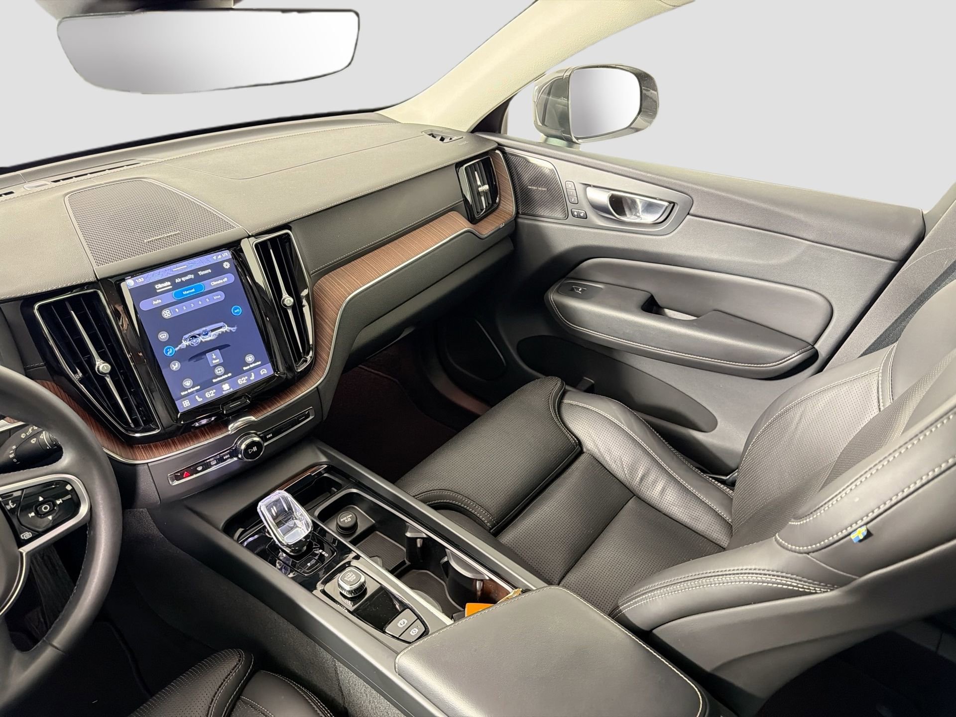 Certified 2023 Volvo XC60 B5 Ultimate w/ Protection Package FWD image 24
