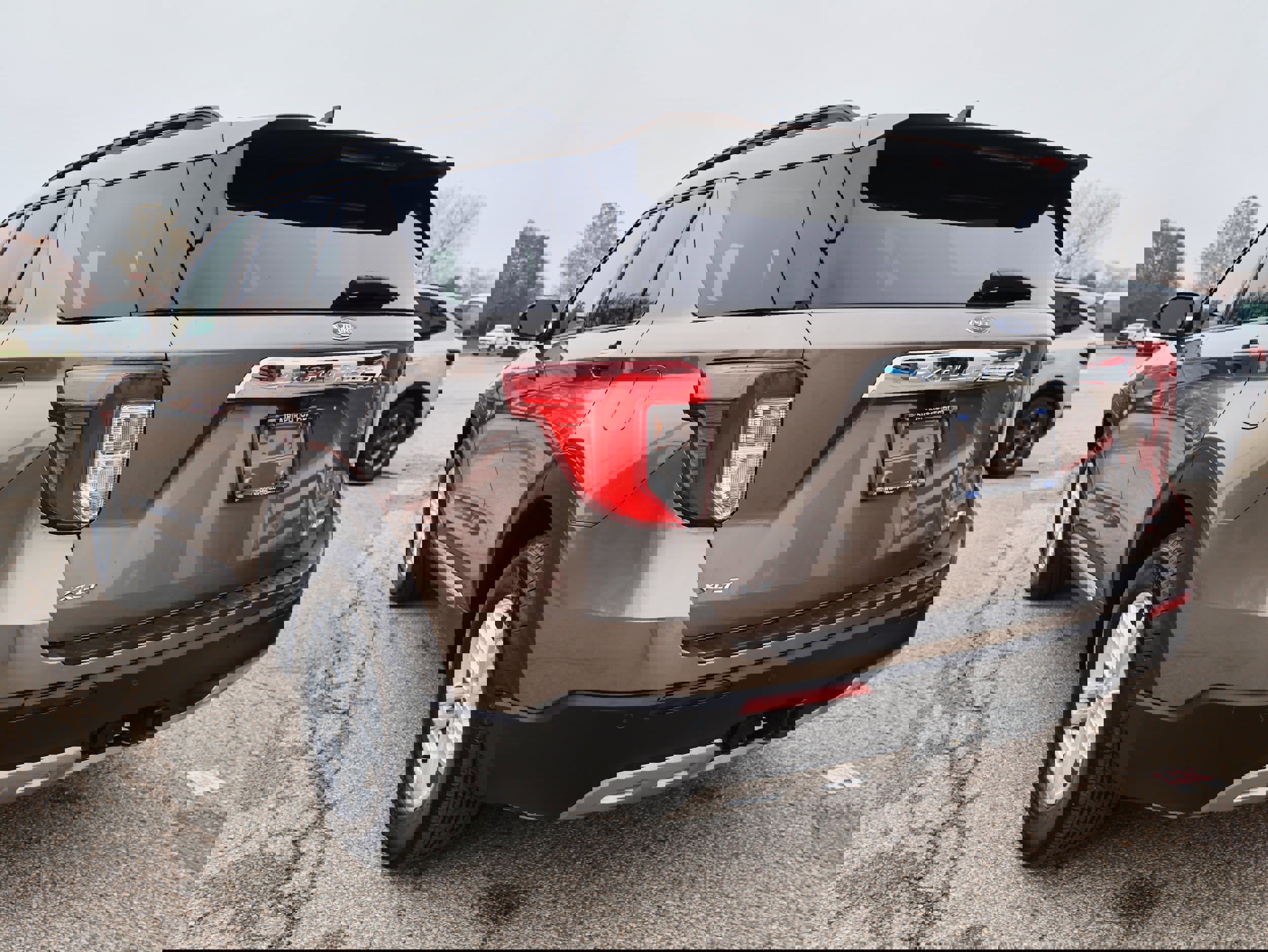 Used 2021 Ford Explorer XLT w/ Equipment Group 202A image 3