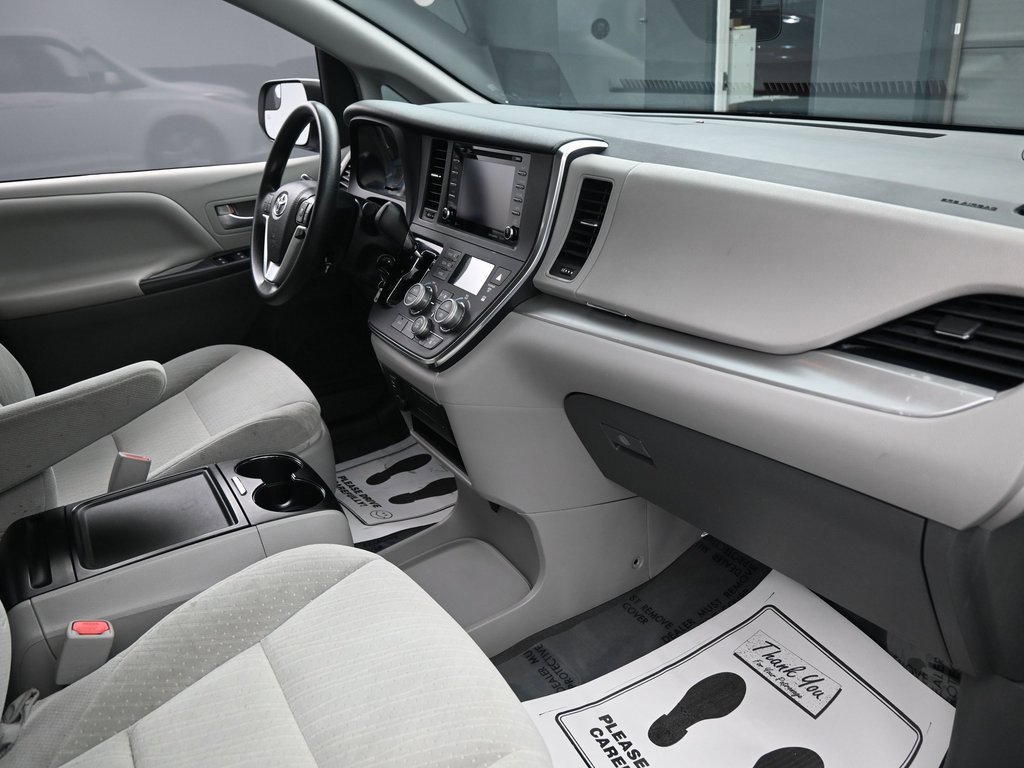 Used 2019 Toyota Sienna LE image 12