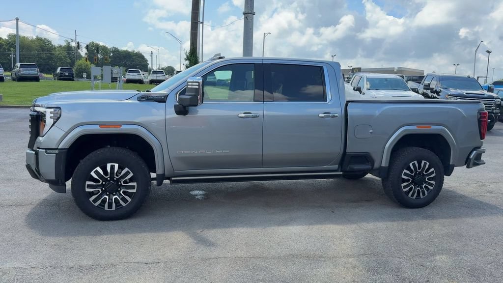 Used 2025 GMC Sierra 2500 Denali Ultimate AWD/4WD image 3
