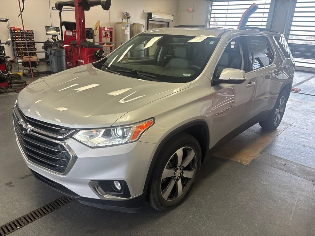 Used 2019 Chevrolet Traverse LT w/ LT Premium Package AWD/4WD image 2