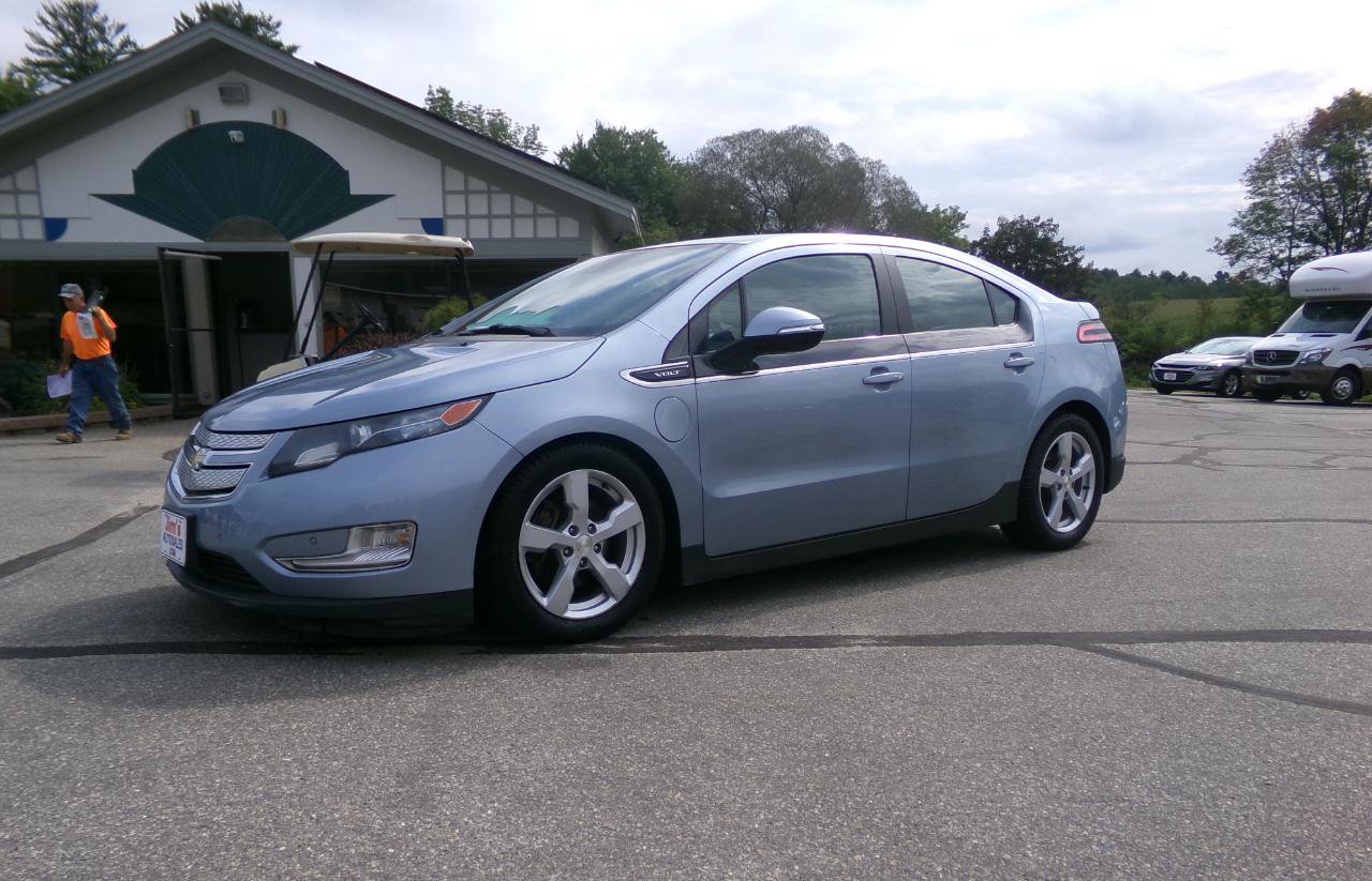Used 2013 Chevrolet Volt Premium w/ Premium Trim Package FWD image 3