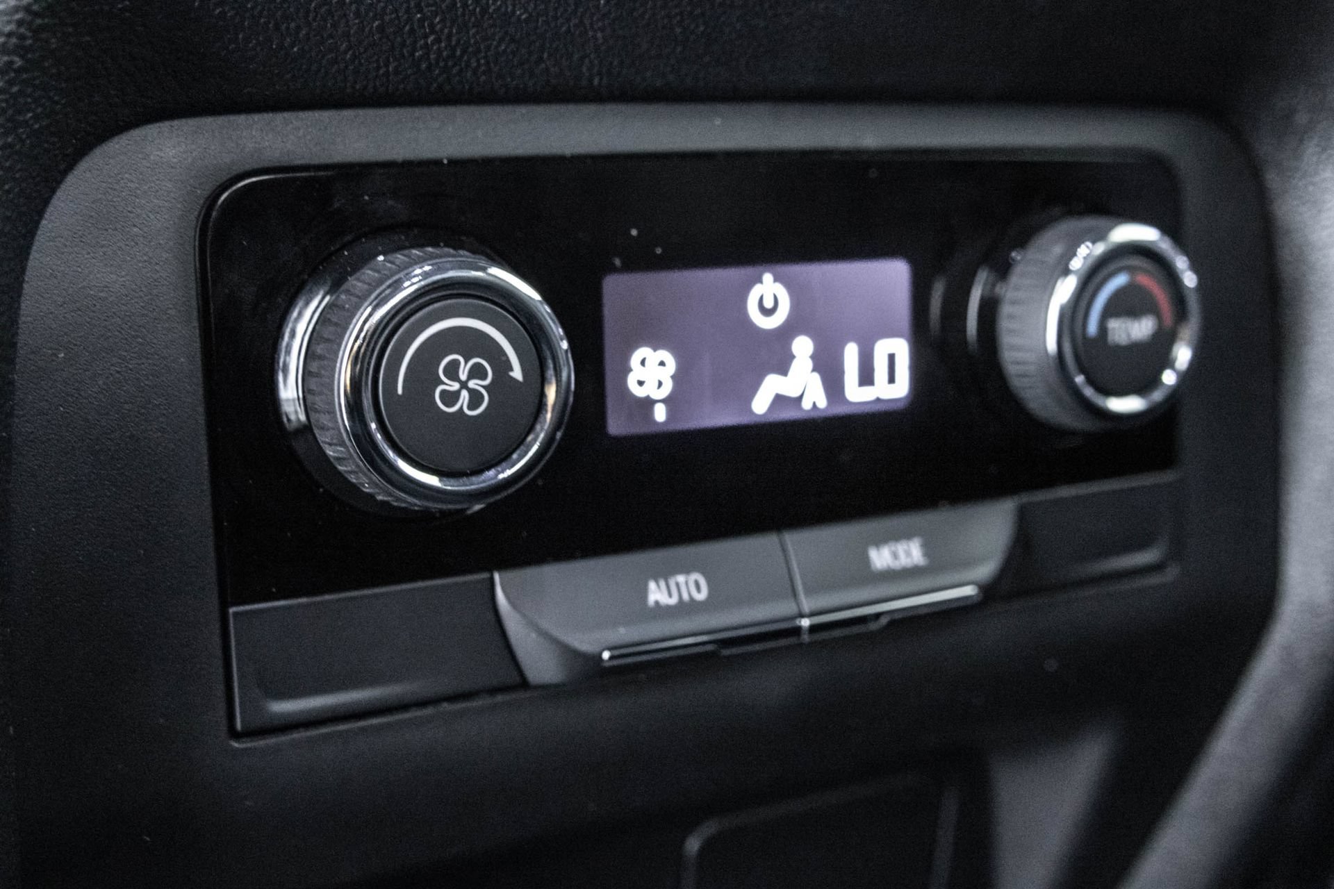 Used 2026 Chevrolet Traverse LT FWD image 34