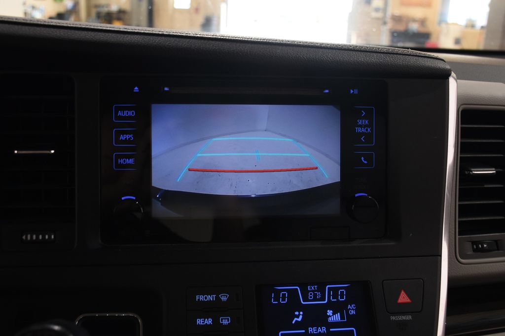 Used 2015 Toyota Sienna XLE Premium FWD image 18