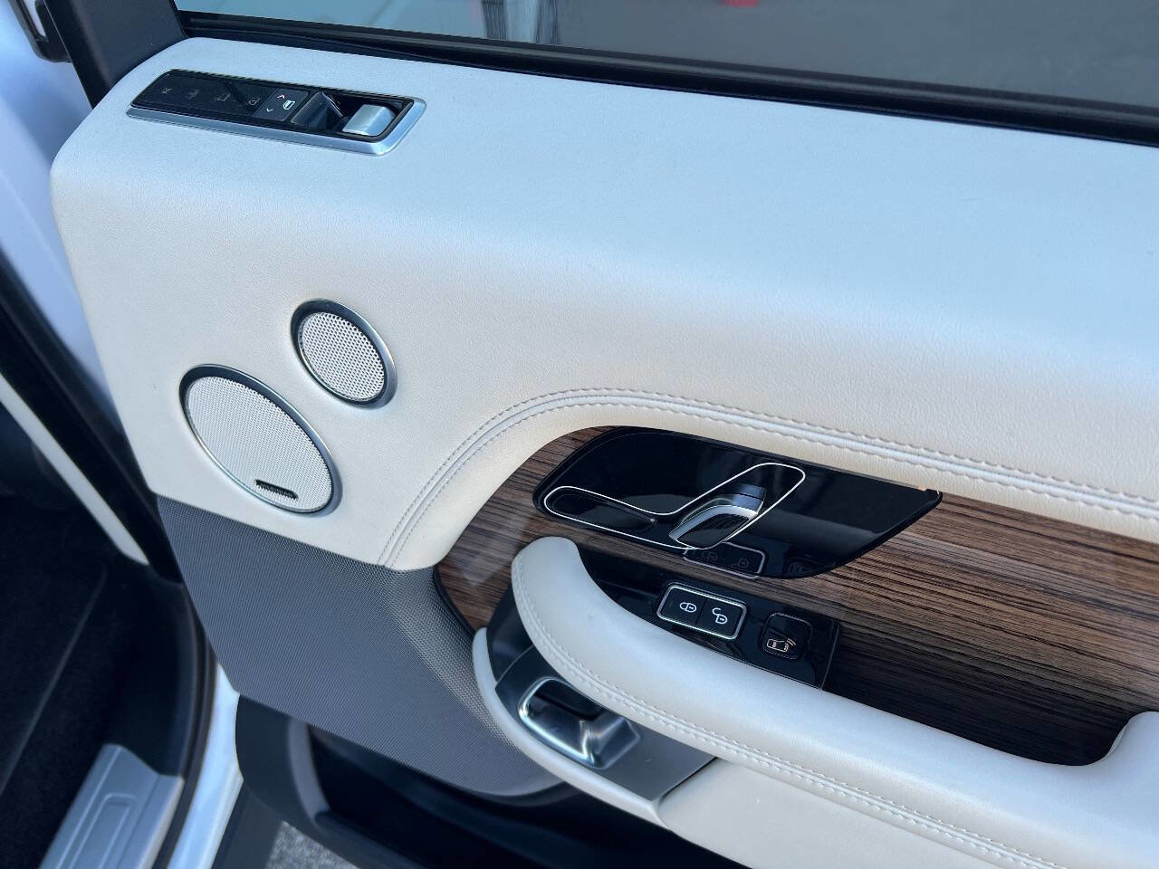 Used 2019 Land Rover Range Rover Supercharged image 27