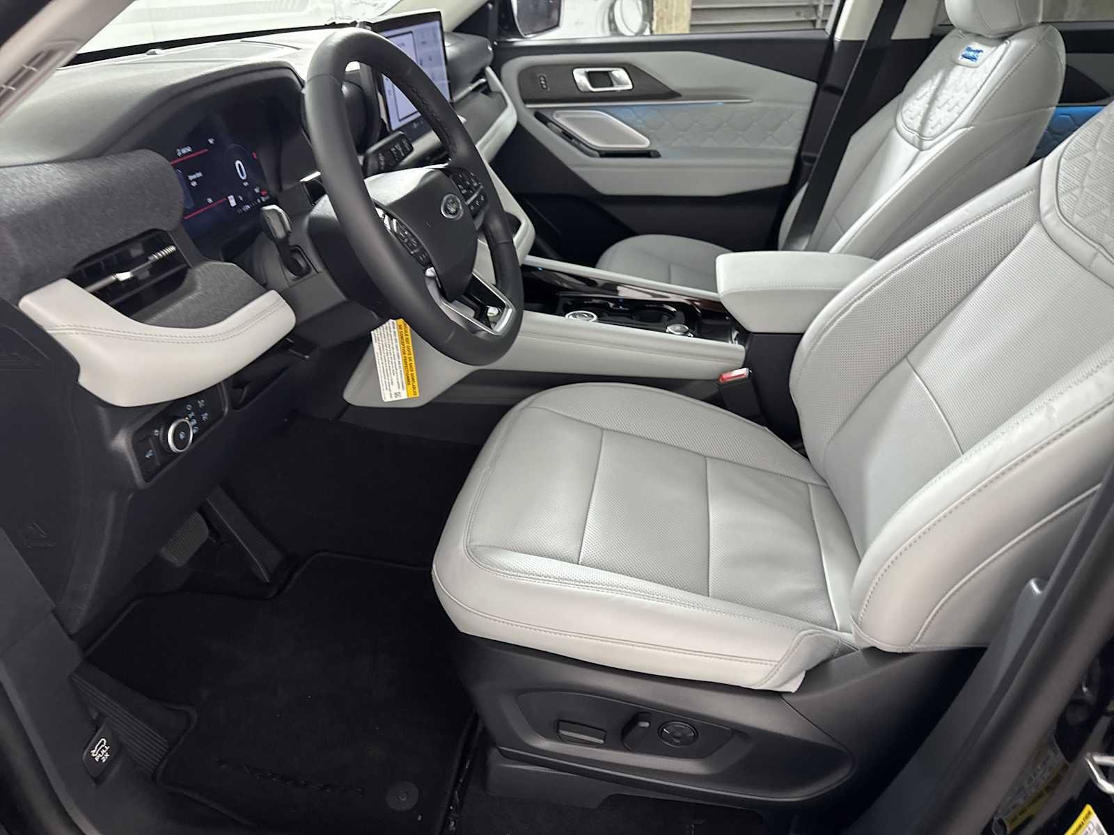 New 2026 Ford Explorer Platinum w/ LUX Leather Package AWD/4WD image 9