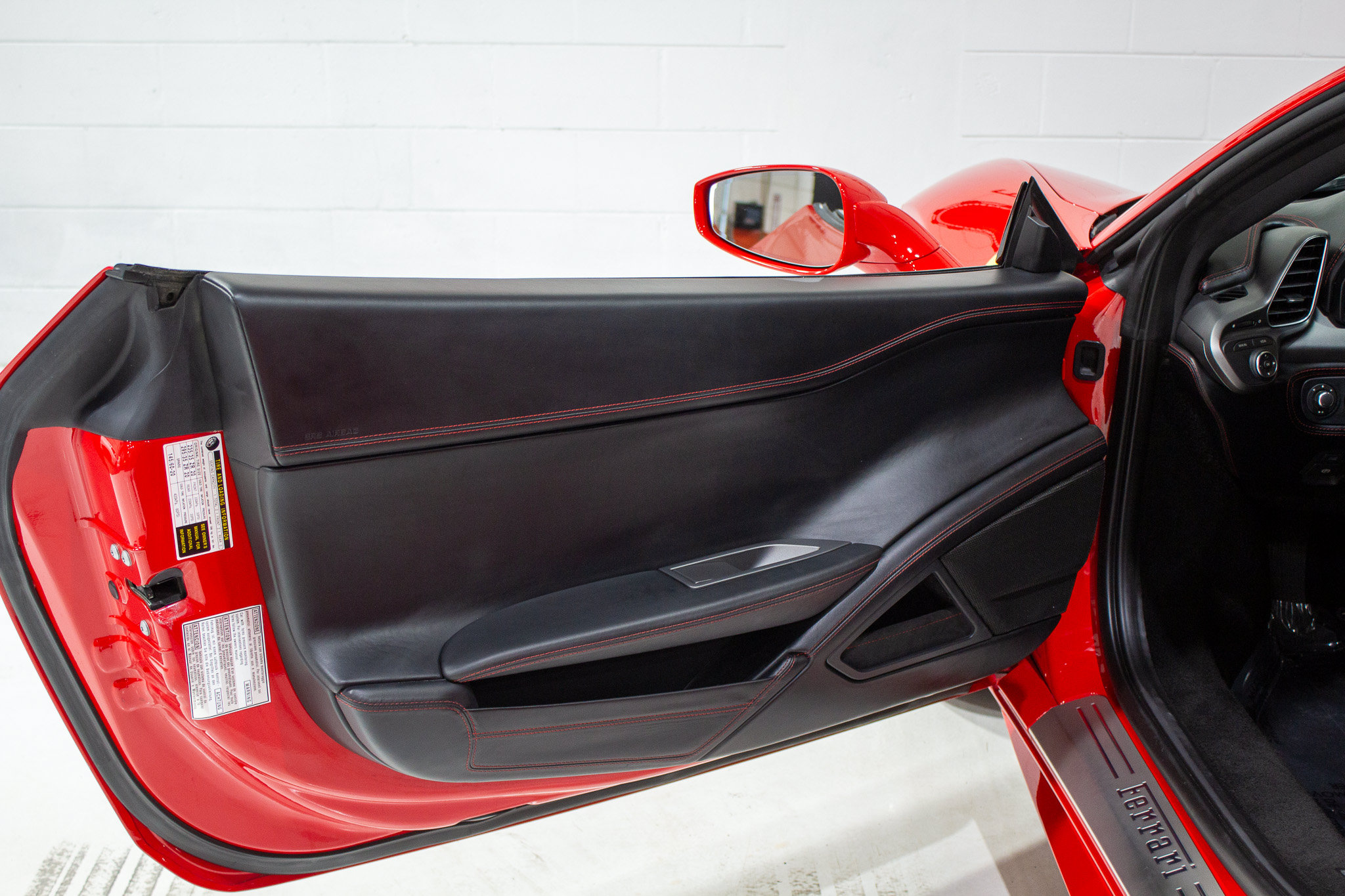 Used 2014 Ferrari 458 Italia Coupe RWD image 31