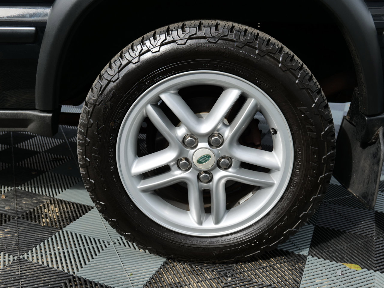 Used 2004 Land Rover Discovery SE image 86