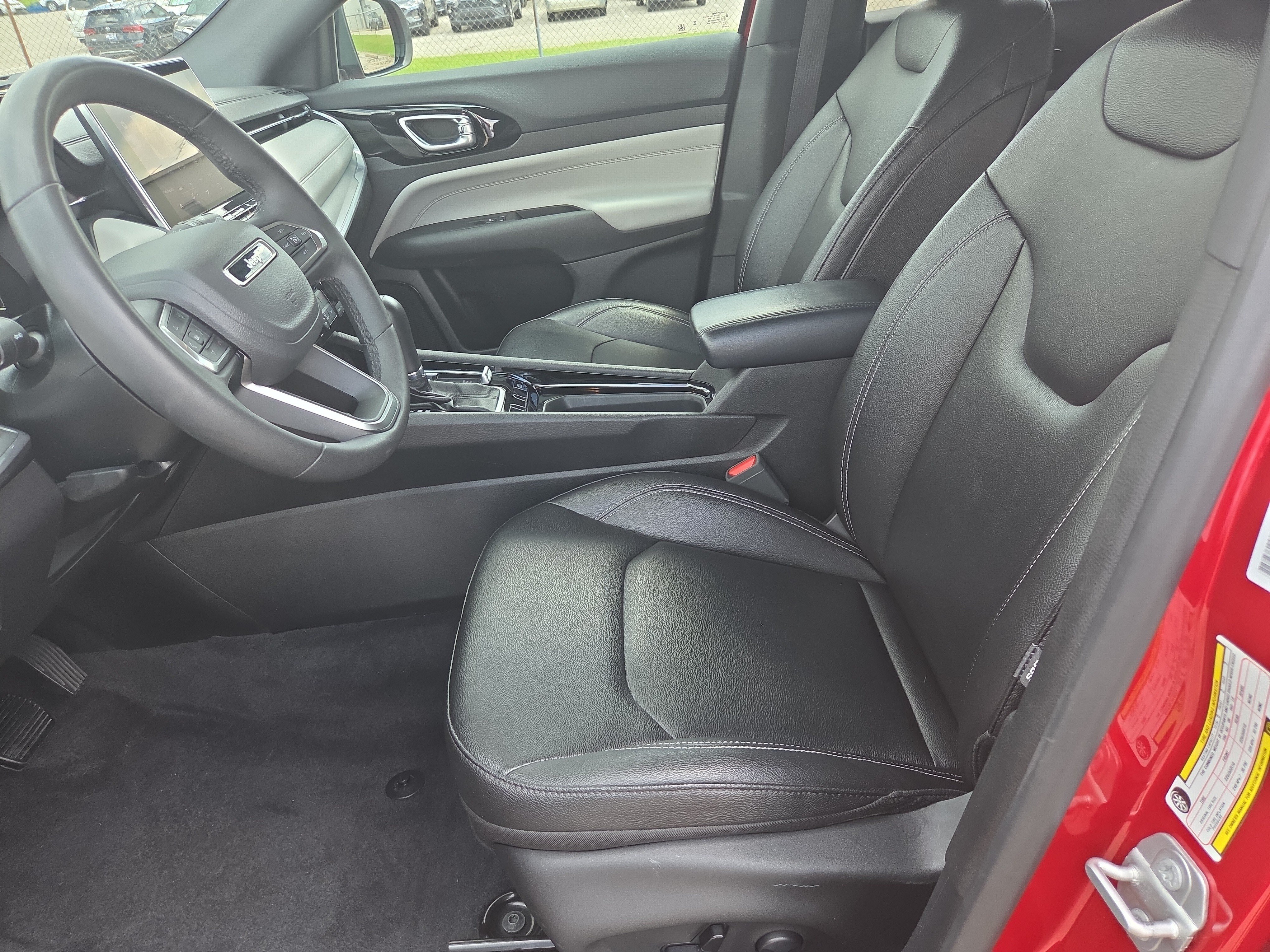 Used 2025 Jeep Compass Limited AWD/4WD image 5