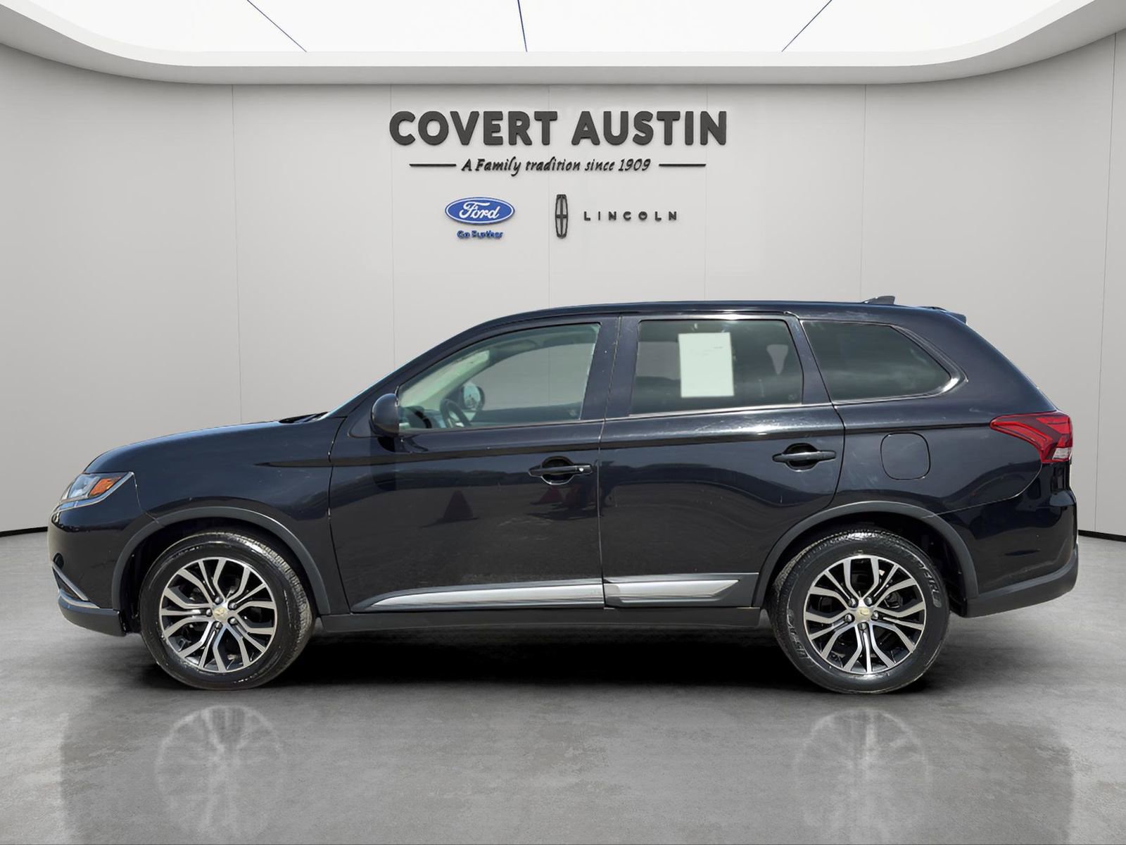 Used 2018 Mitsubishi Outlander ES image 2