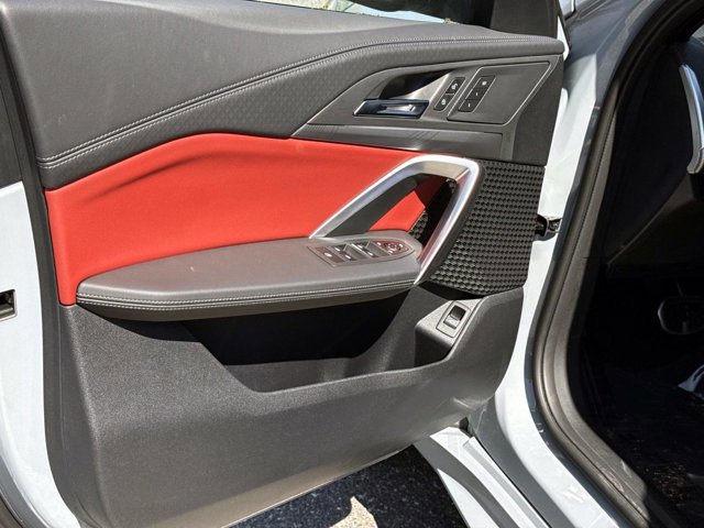 Used 2025 BMW X2 xDrive28i w/ Technology Package image 17