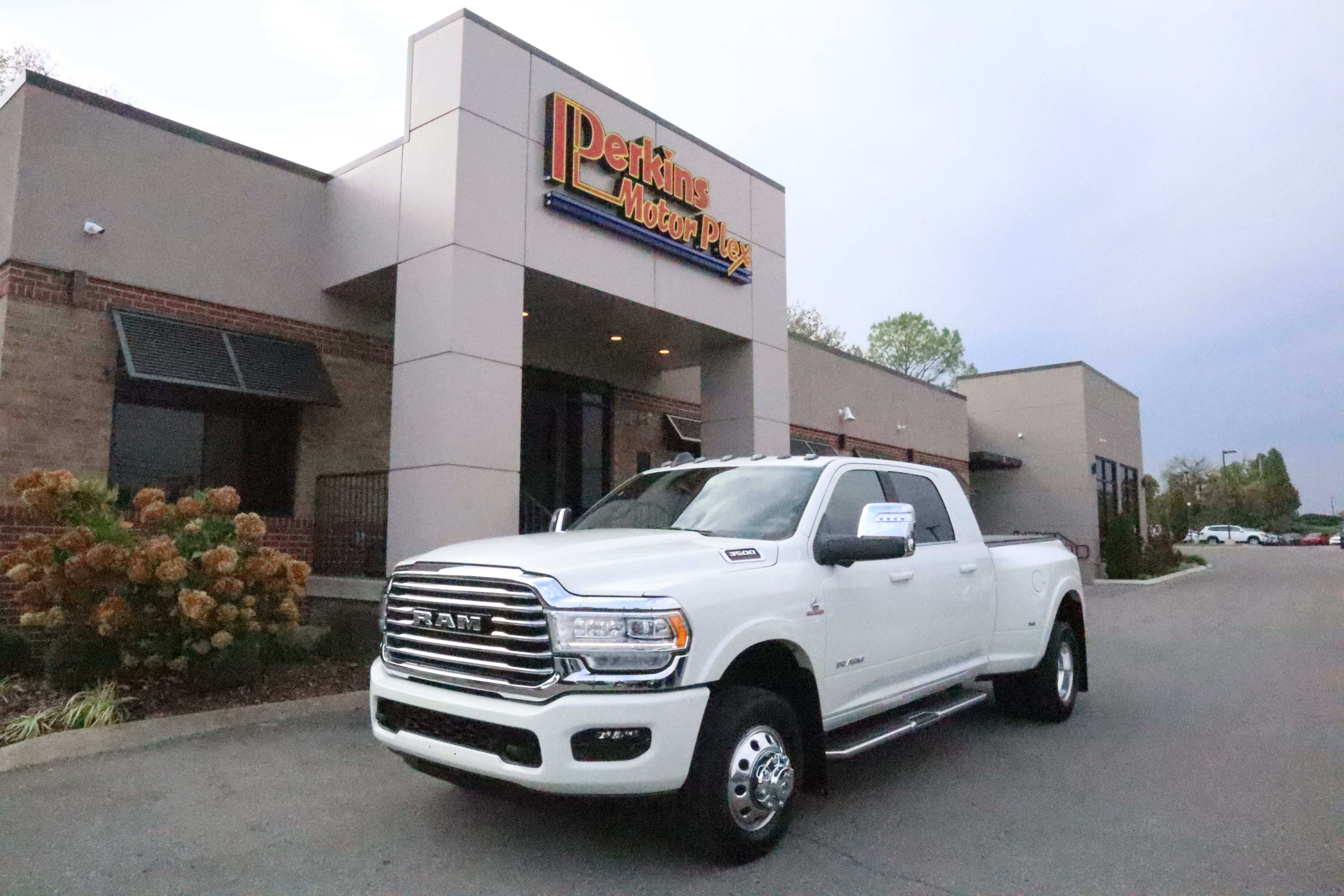 Used 2024 RAM 3500 Limited w/ Towing Technology Group AWD/4WD image 34