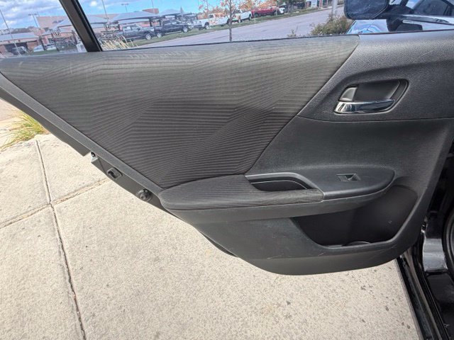 Used 2017 Honda Accord LX image 29