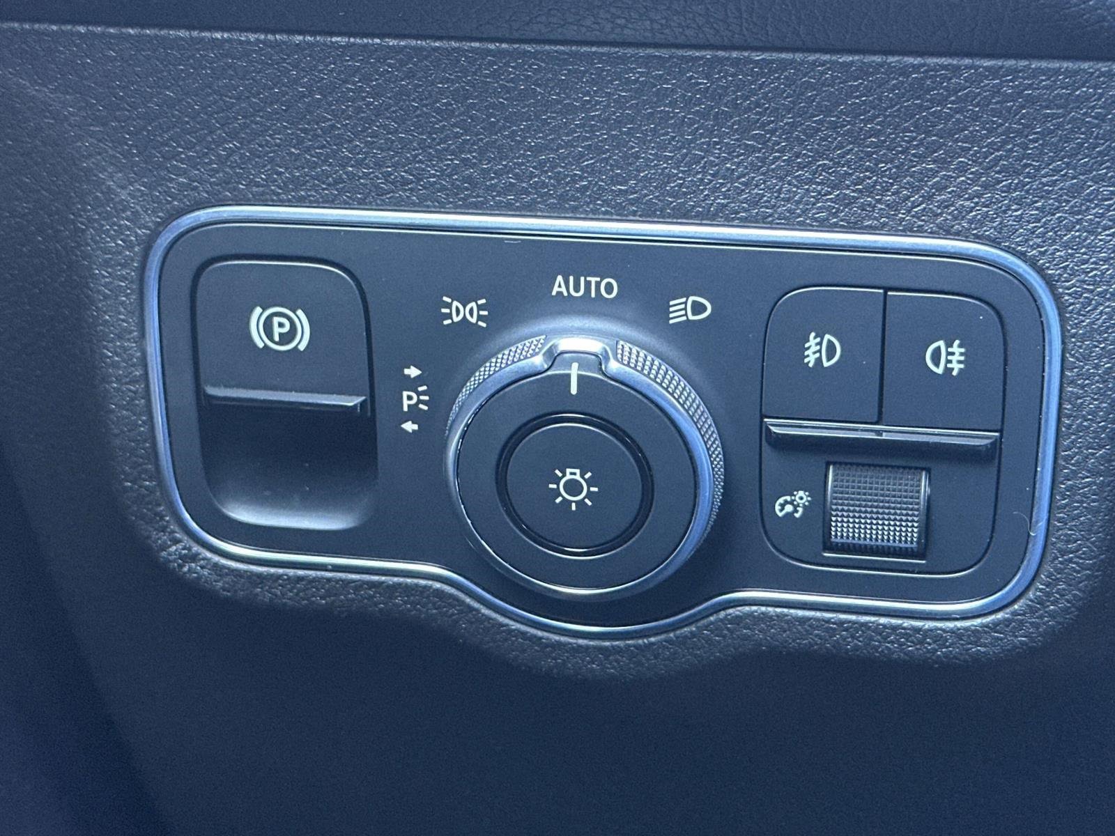 Used 2021 Mercedes-Benz GLB 250 GLB 250 image 21