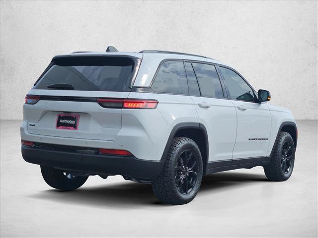 Used 2025 Jeep Grand Cherokee Altitude AWD/4WD image 8