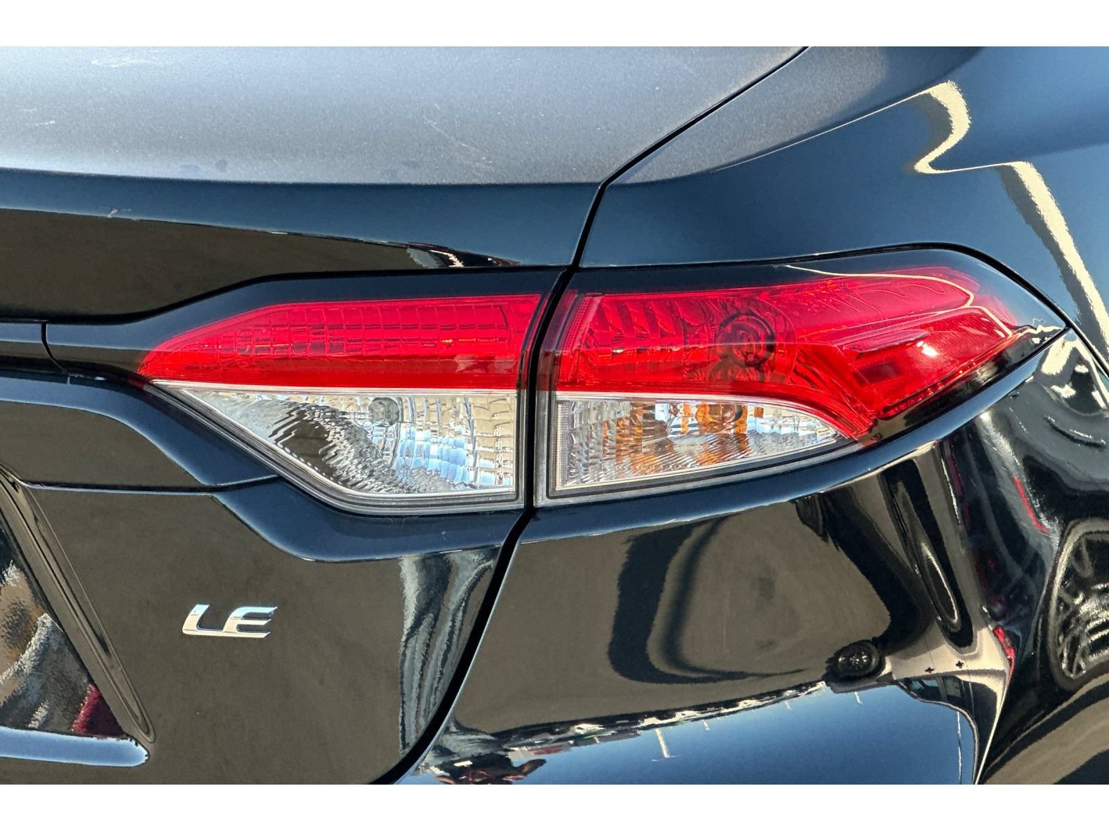 Used 2025 Toyota Corolla LE FWD image 29