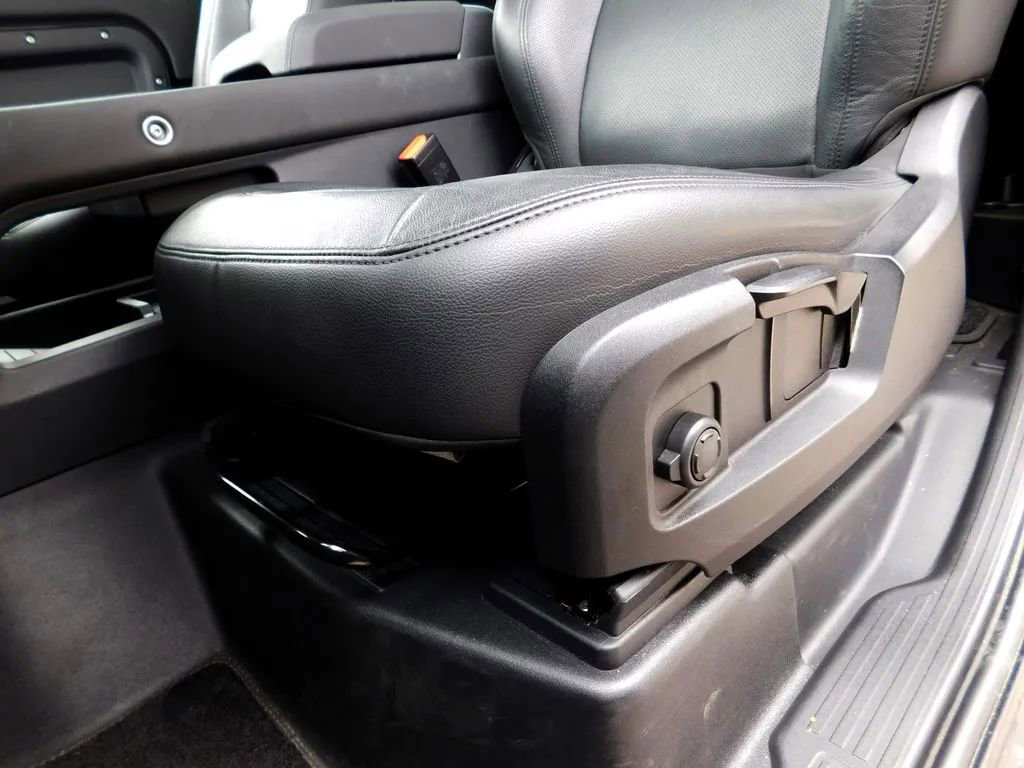 Used 2024 Land Rover Defender 90 S image 14