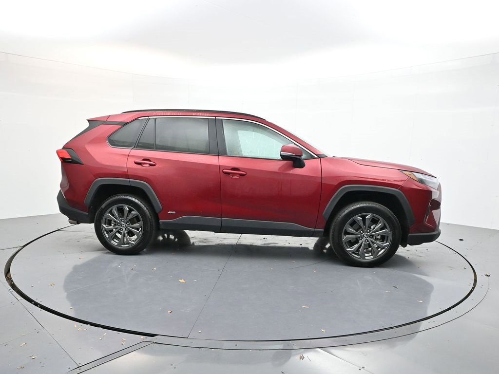 Used 2023 Toyota RAV4 XLE Premium image 8