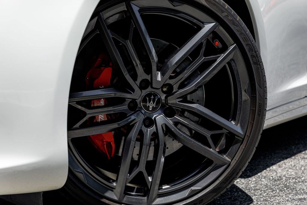Used 2022 Maserati Quattroporte Modena RWD image 47