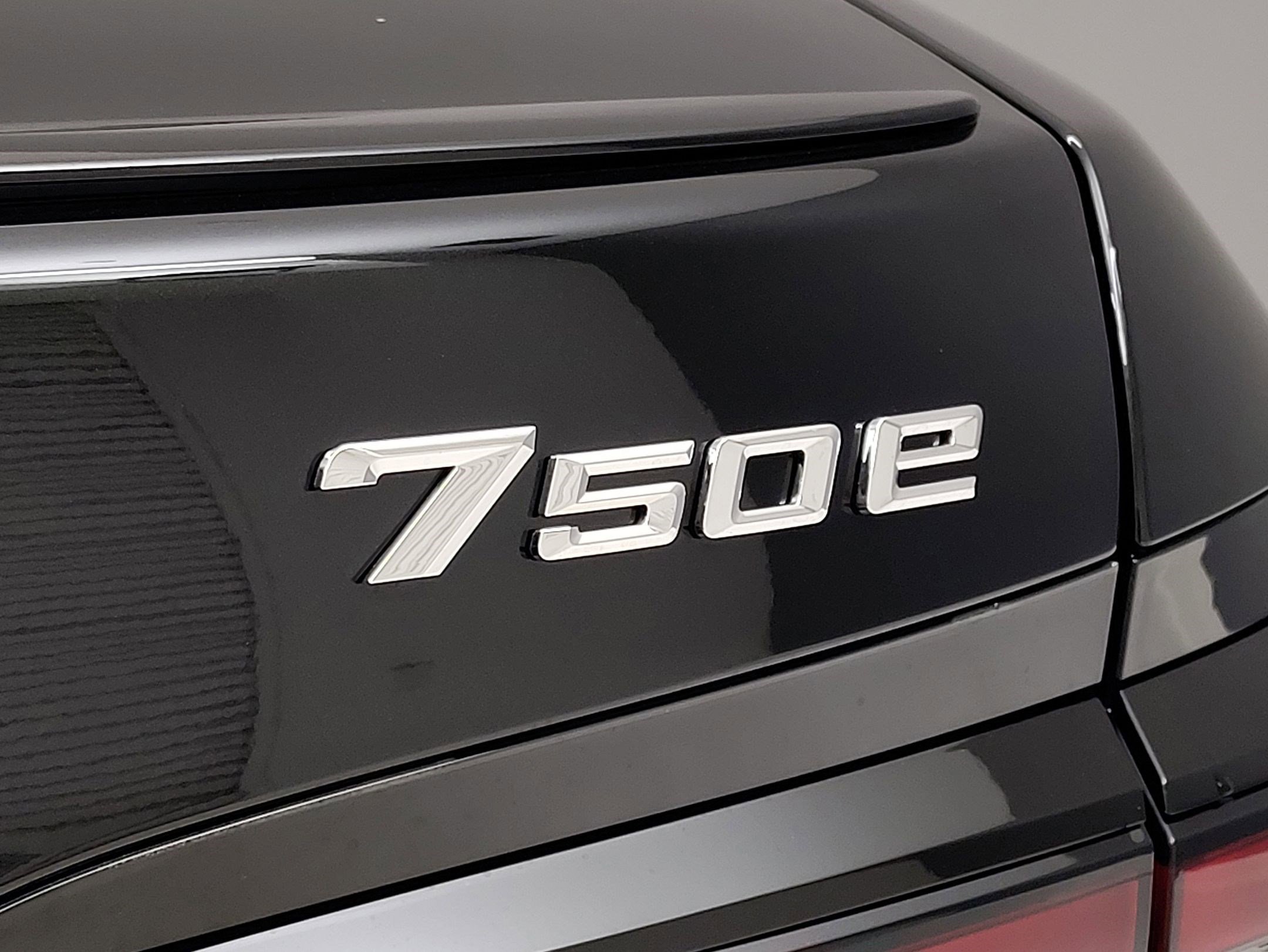 New 2026 BMW 750e xDrive image 10