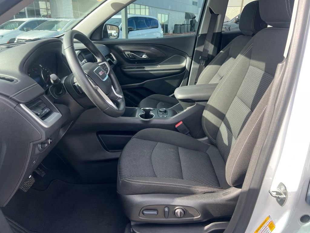 Used 2023 GMC Terrain SLE w/ Driver Convenience Package image 13