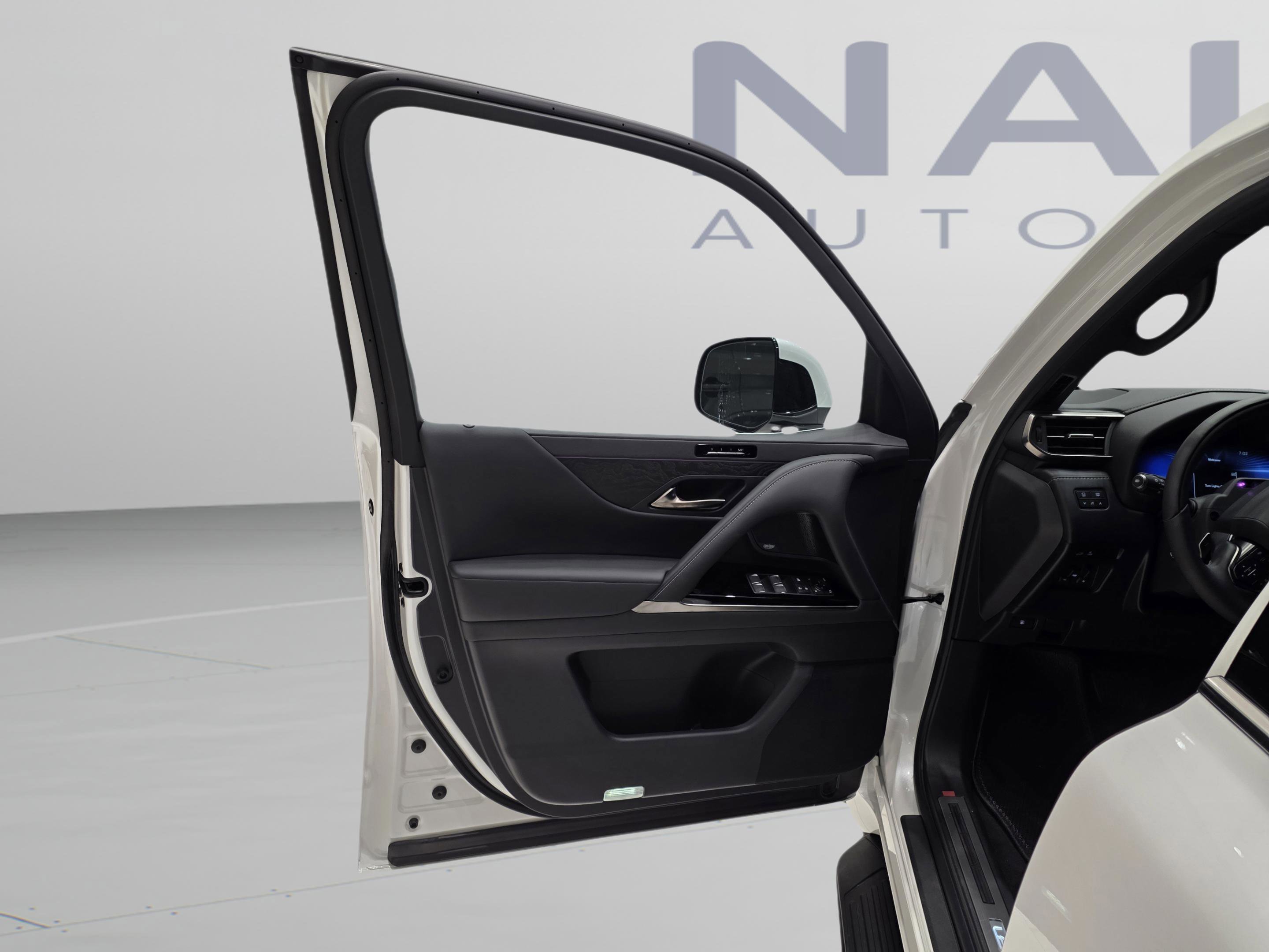 New 2026 Lexus LX 700h Luxury image 9