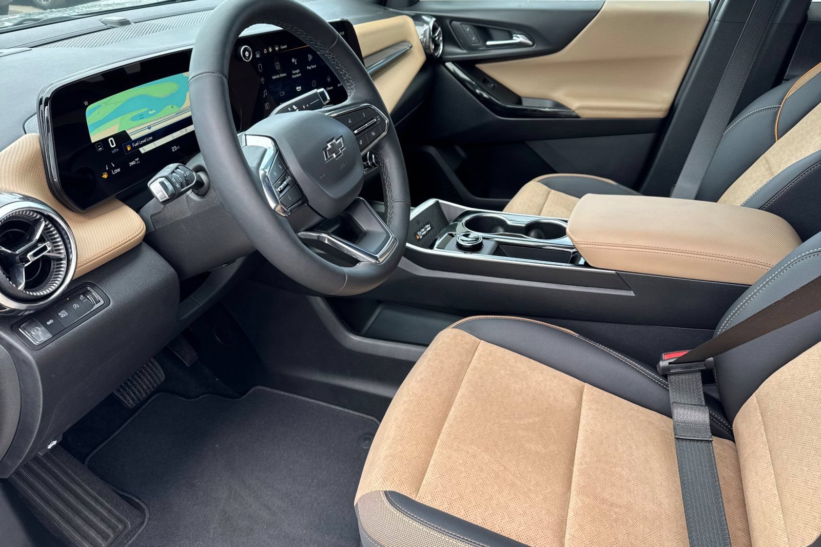 Used 2025 Chevrolet Equinox ACTIV w/ Safety and Technology Package AWD/4WD image 8