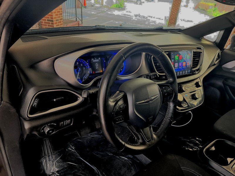 Used 2020 Chrysler Pacifica Touring w/ S Appearance Package FWD image 12