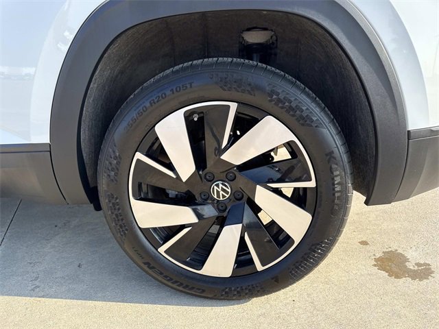 Certified 2025 Volkswagen Atlas Cross Sport SE image 26
