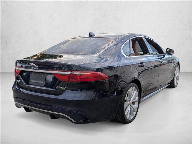Used 2022 Jaguar XF R-Dynamic SE image 5