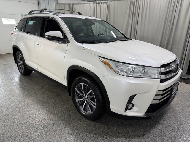 Used 2019 Toyota Highlander XLE image 3