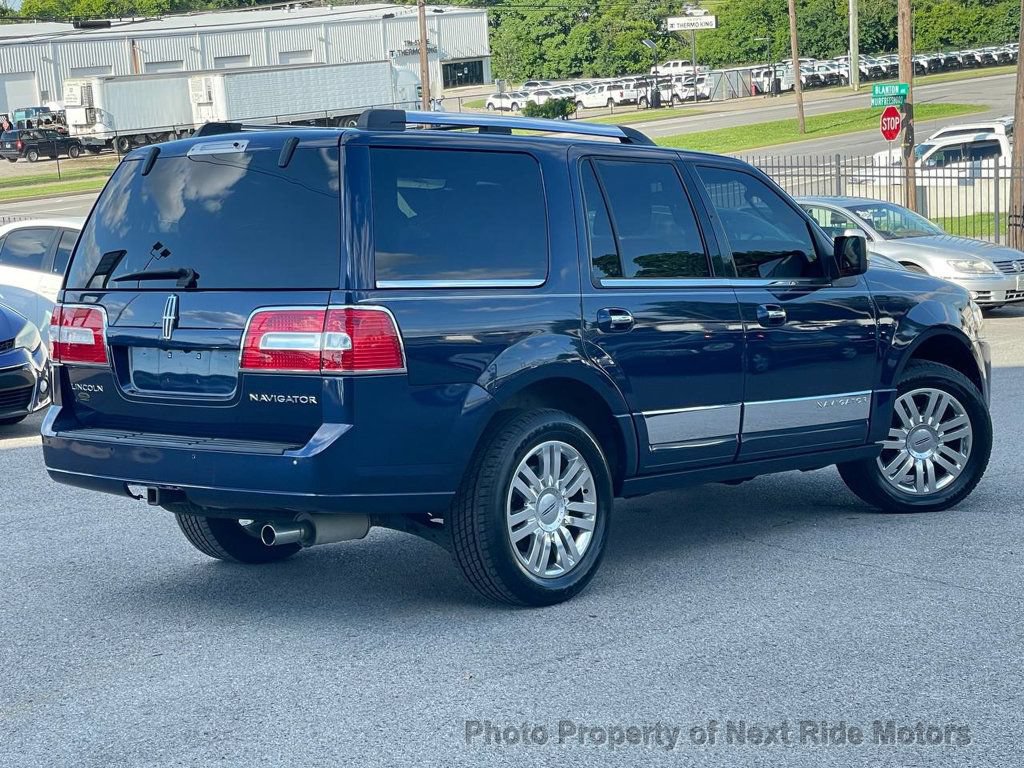 Used 2011 Lincoln Navigator 2WD image 8