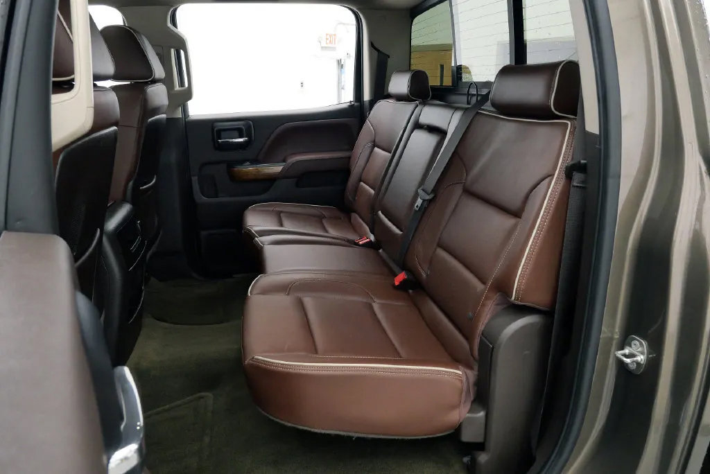 Used 2015 Chevrolet Silverado 2500 High Country w/ High Country Premium Package AWD/4WD image 17