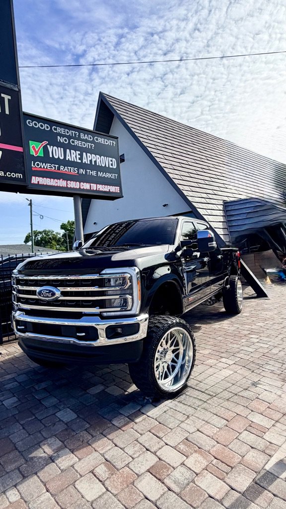 Used 2023 Ford F350 King Ranch w/ Chrome Package AWD/4WD image 2