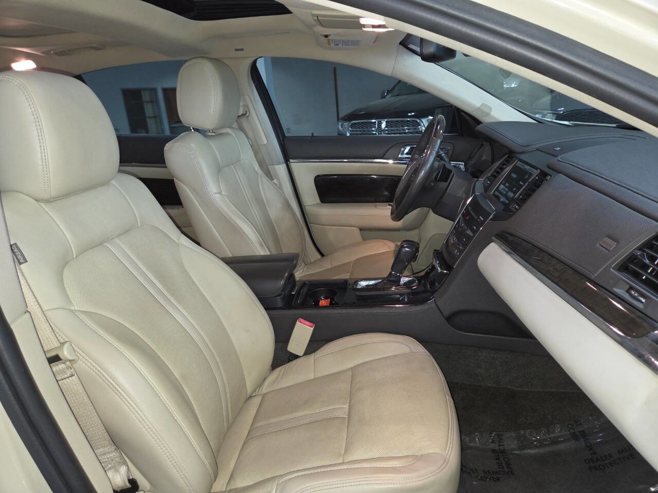 Used 2015 Lincoln MKS AWD w/ Equipment Group 101A image 31