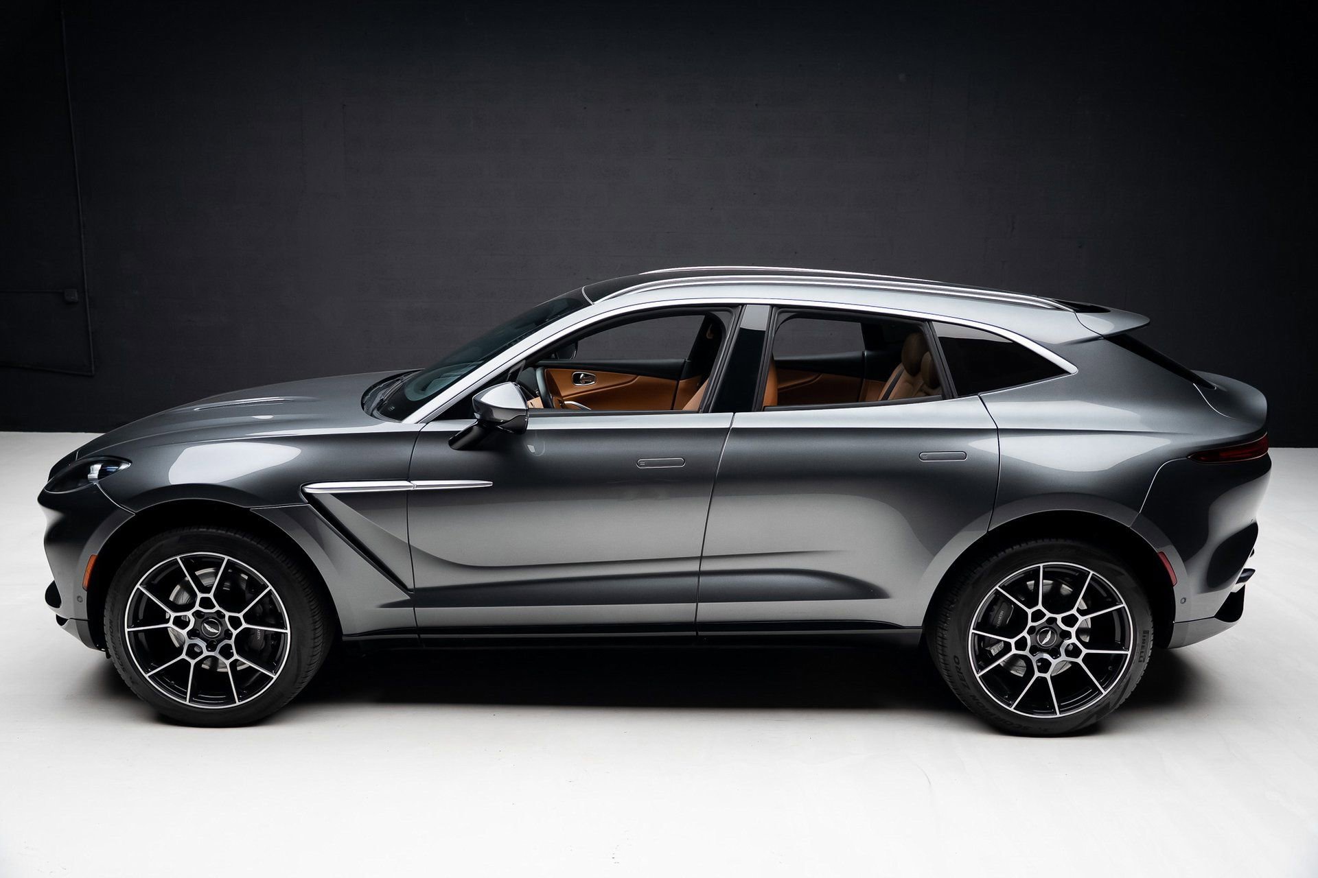 Used 2021 Aston Martin DBX image 15