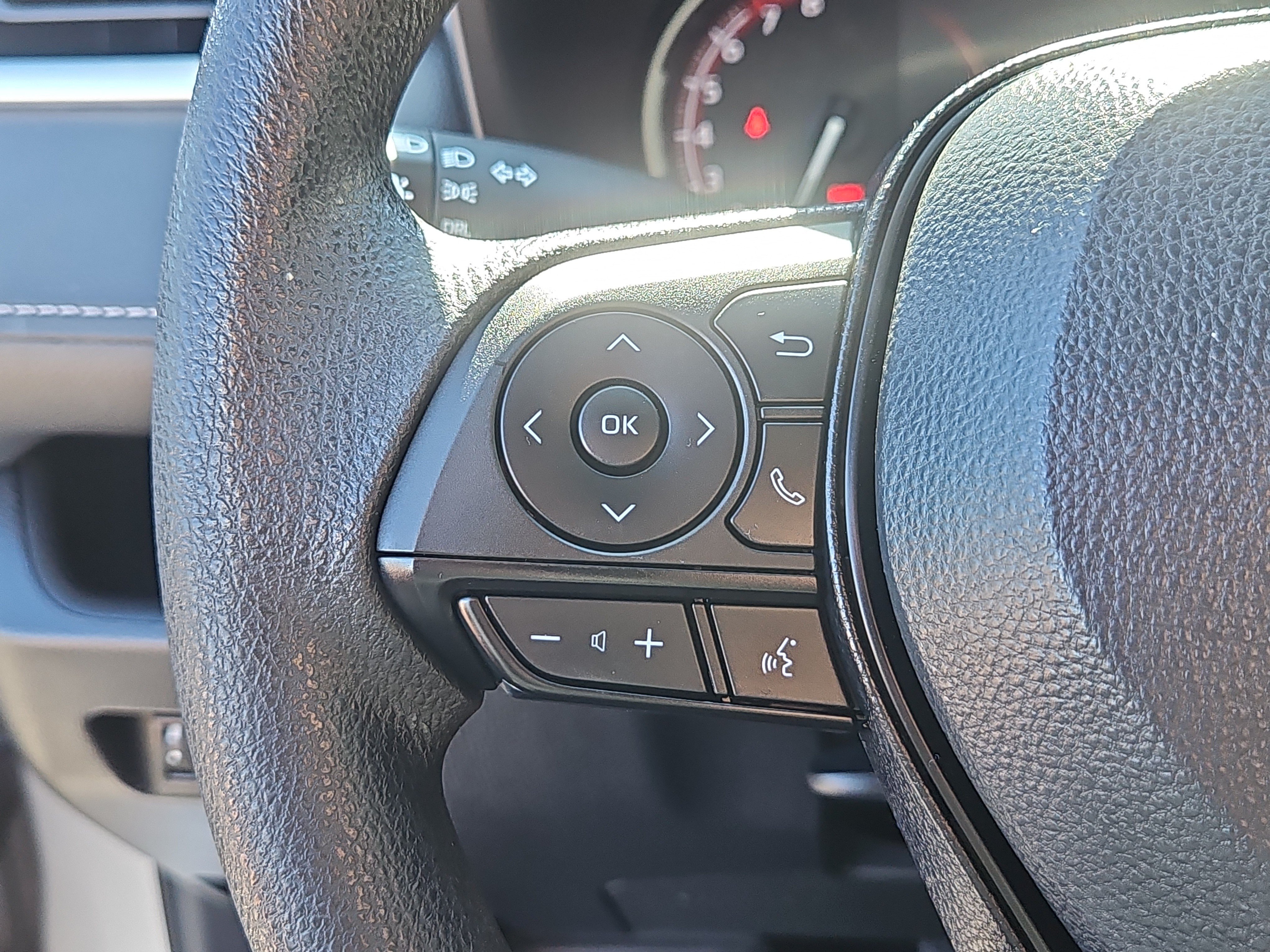 Used 2023 Toyota RAV4 LE AWD/4WD image 19