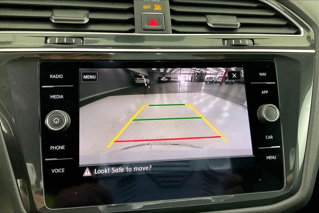 Used 2018 Volkswagen Tiguan SEL AWD/4WD image 14