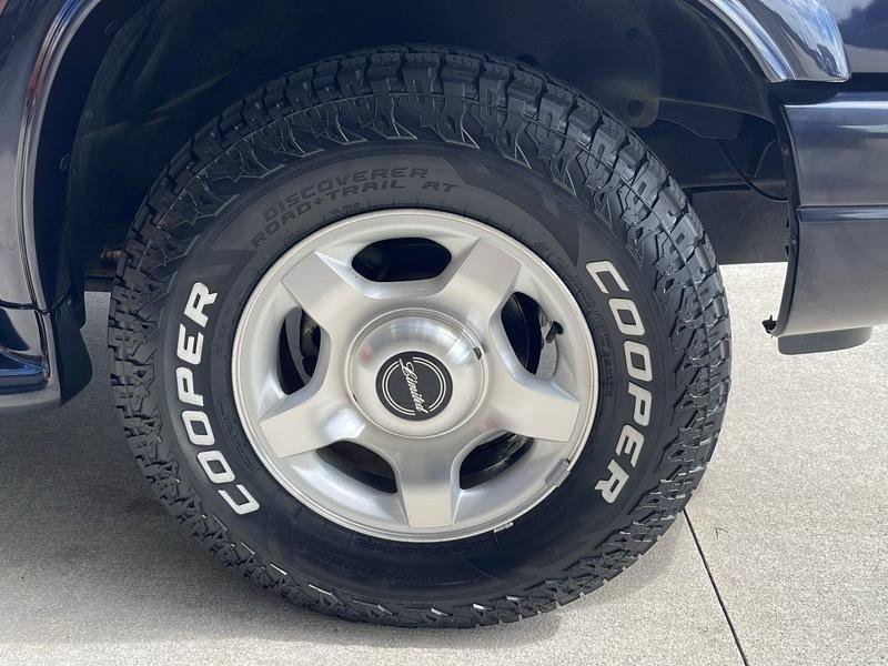 Used 2000 Ford Explorer Limited AWD/4WD image 19