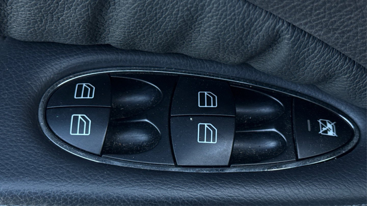 Used 2005 Mercedes-Benz E 500 4MATIC Sedan image 38